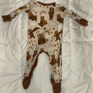 Little sleepies onesie 0-3 months (previously posted with wrong size!!)